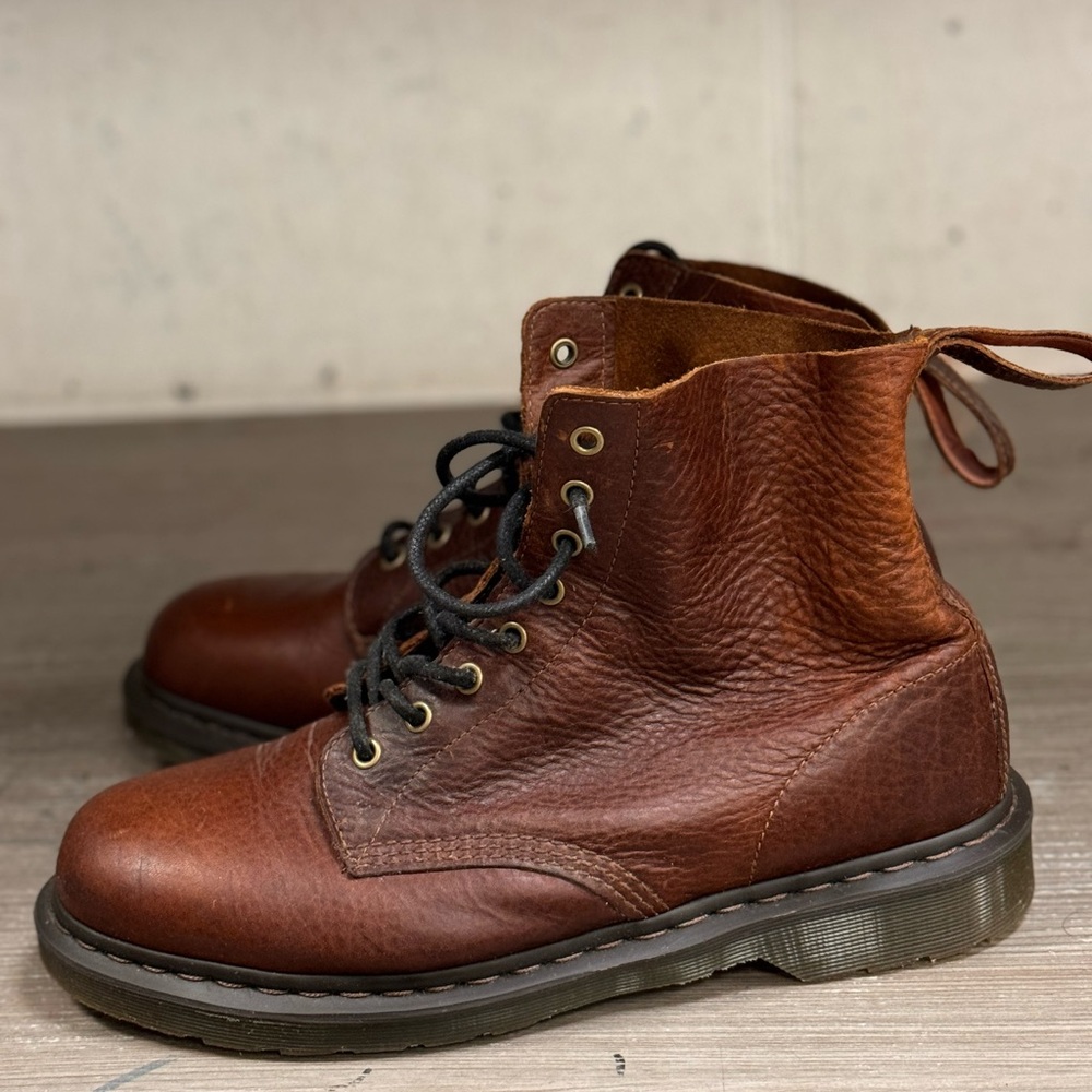 Doc Martens Airwair original leather shoes